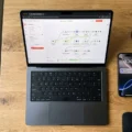 Jak skonfigurować webhooki w n8n z weryfikacją sygnatury HMAC na przykładzie integracji ze Stripe
